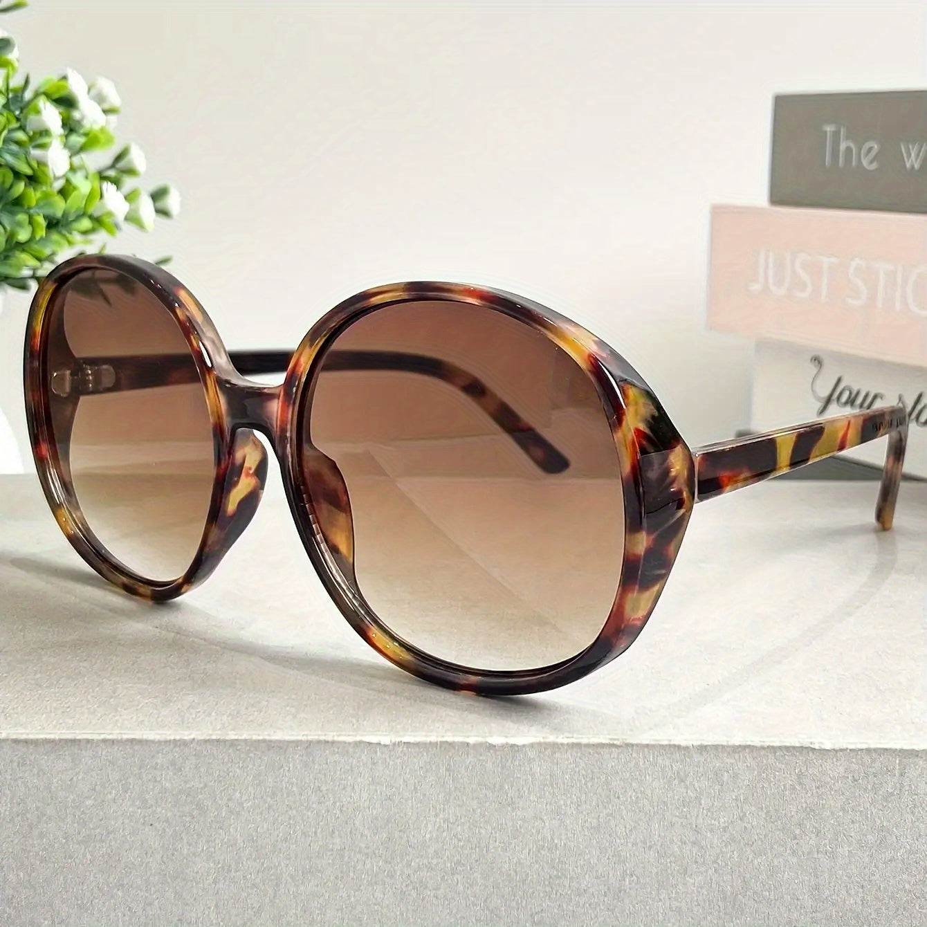 Retro Round-Frame Oversized Glasses for Both Men And Women | Metal Hinge Decorative Lenses, a Must-Have for Everyday Street Photography, an Eternal Accessory for Photography Enthusiasts, Available in Colors