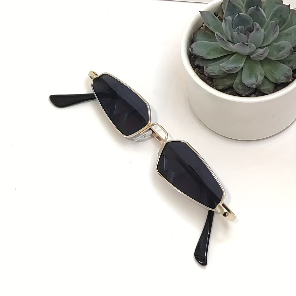 1 Pair Men's Retro Small-Frame Glasses - Concave Hip-Hop Streetwear Eyewear, Round\u002Foval\u002Fcurved shape for Stage Dress & Casual Outfits, Small-Framed Trendy (No) - Iconic Style for Photos & Casual Attire